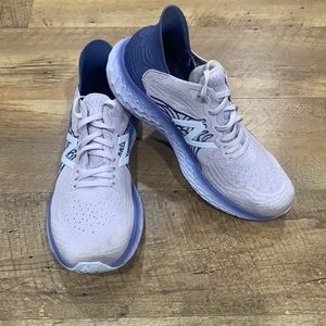 Women’s new balance 1080 size 10
